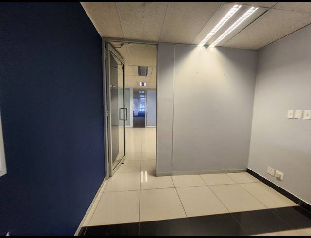 1,840M² OFFICE TO LET IN RANDJESPARK
